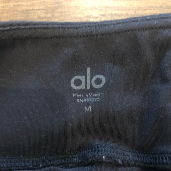 ALO yoga Leggings - Picture 6 of 11